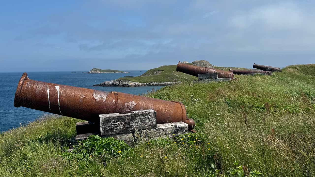 Canons du fort sur l'Île aux Marins