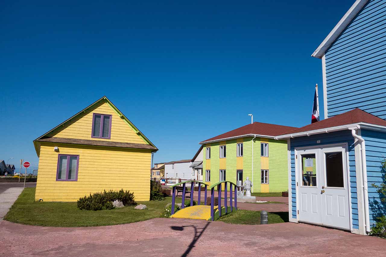 Maison typique sur la place de Miquelon
